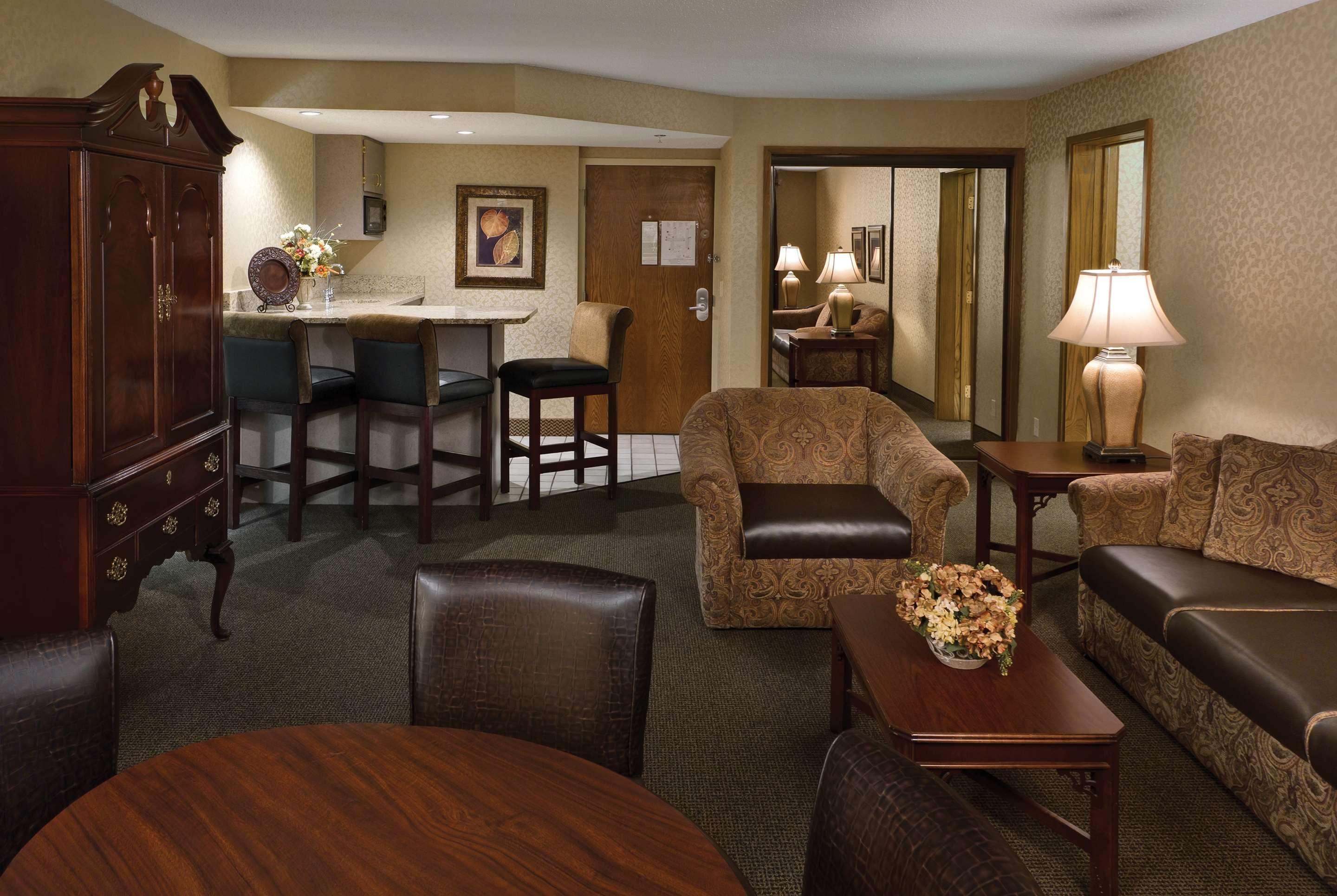 Best Western Plus Ramkota Hotel Sioux Falls Room photo