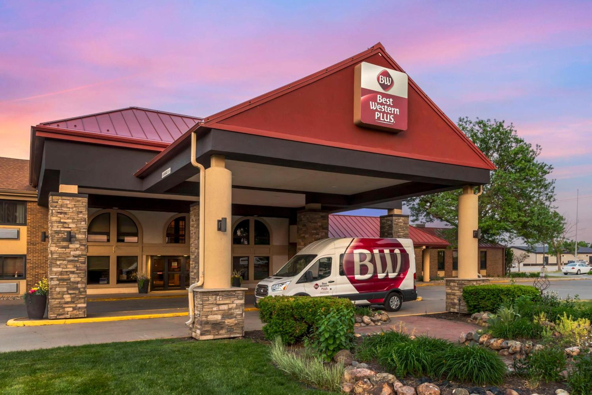 Best Western Plus Ramkota Hotel Sioux Falls Exterior photo